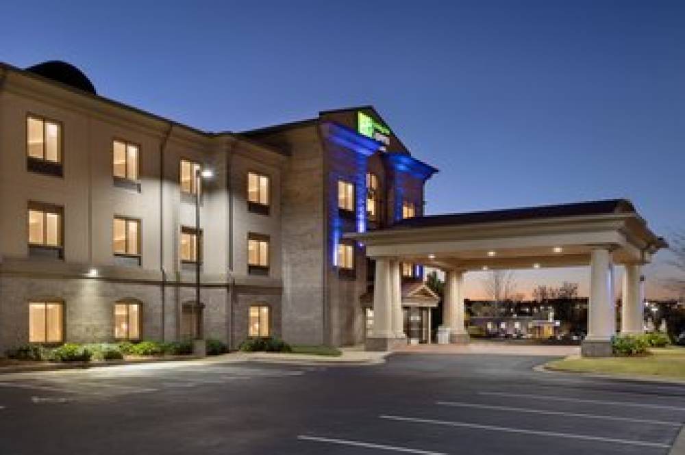 Holiday Inn Express & Suites Opelika Auburn