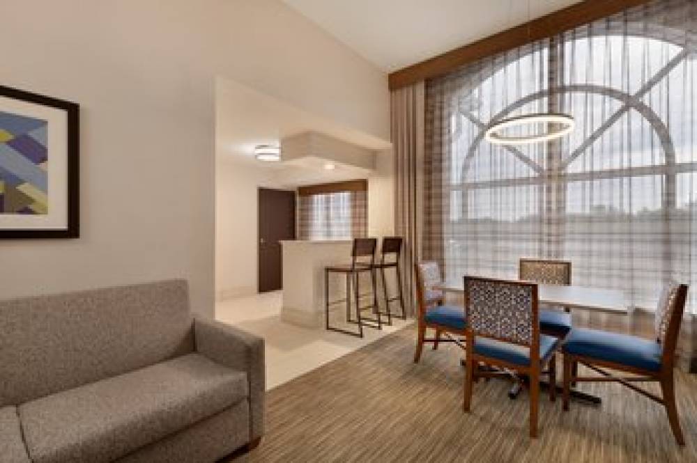 Holiday Inn Express & Suites OPELIKA AUBURN 7