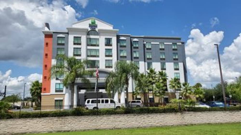 Holiday Inn Express & Suites ORLANDO - INTERNATIONAL DRIVE 1