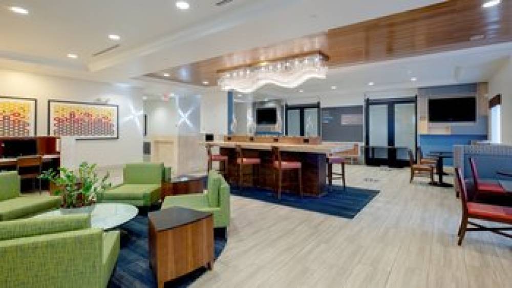 Holiday Inn Express & Suites ORLANDO - INTERNATIONAL DRIVE 10