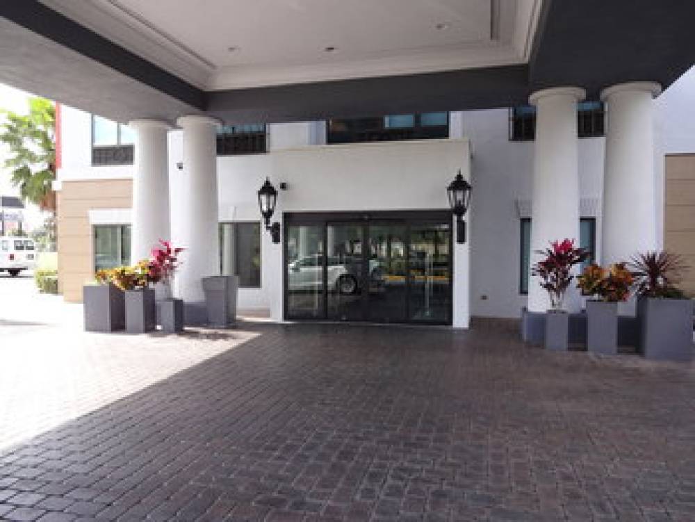 Holiday Inn Express & Suites ORLANDO - INTERNATIONAL DRIVE 6