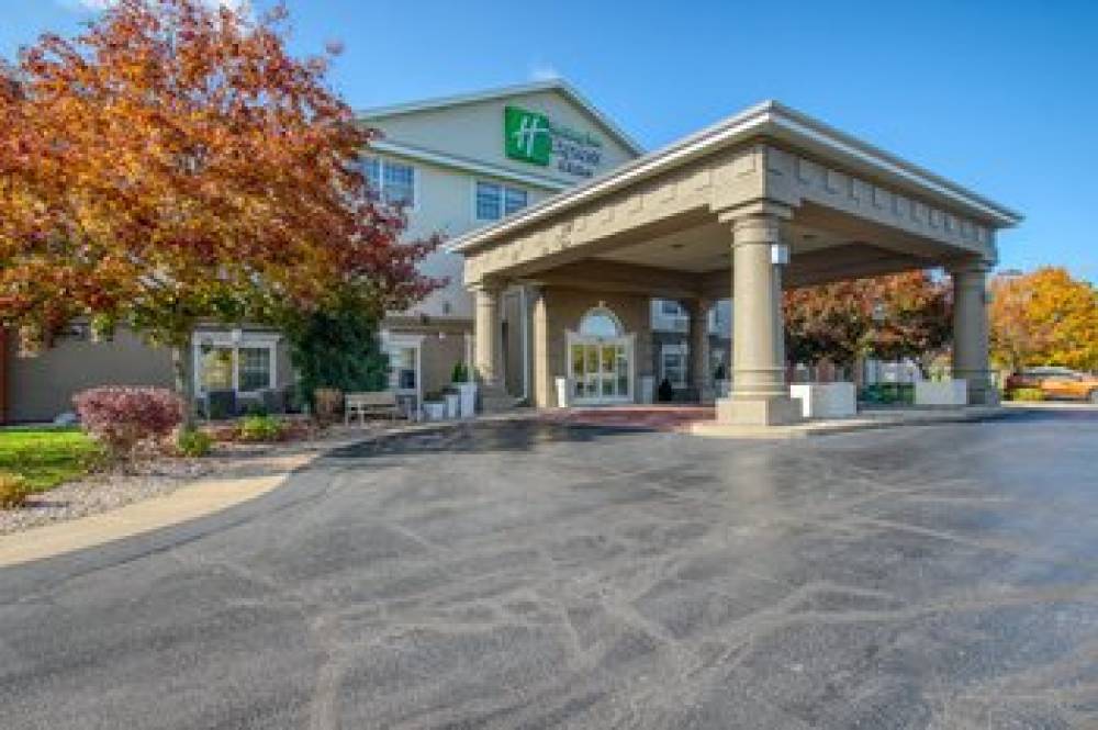 Holiday Inn Express & Suites OSHKOSH-SR 41 1