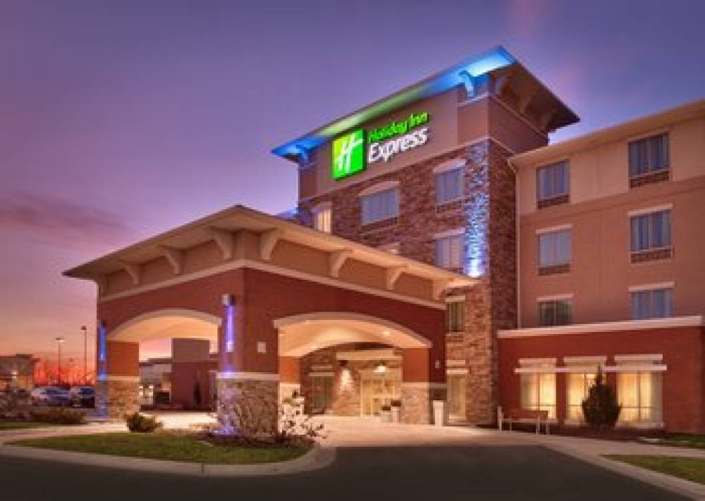 Holiday Inn Express & Suites OVERLAND PARK 1