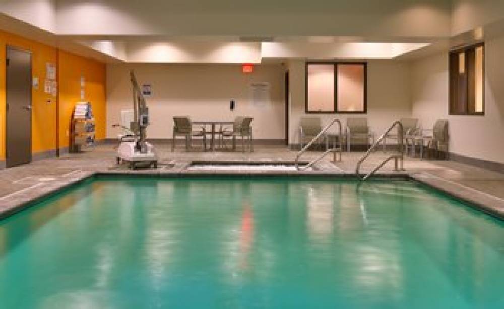 Holiday Inn Express & Suites OVERLAND PARK 7