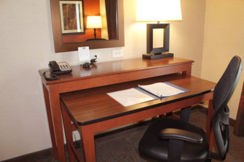 Holiday Inn Express & Suites PADUCAH WEST 6