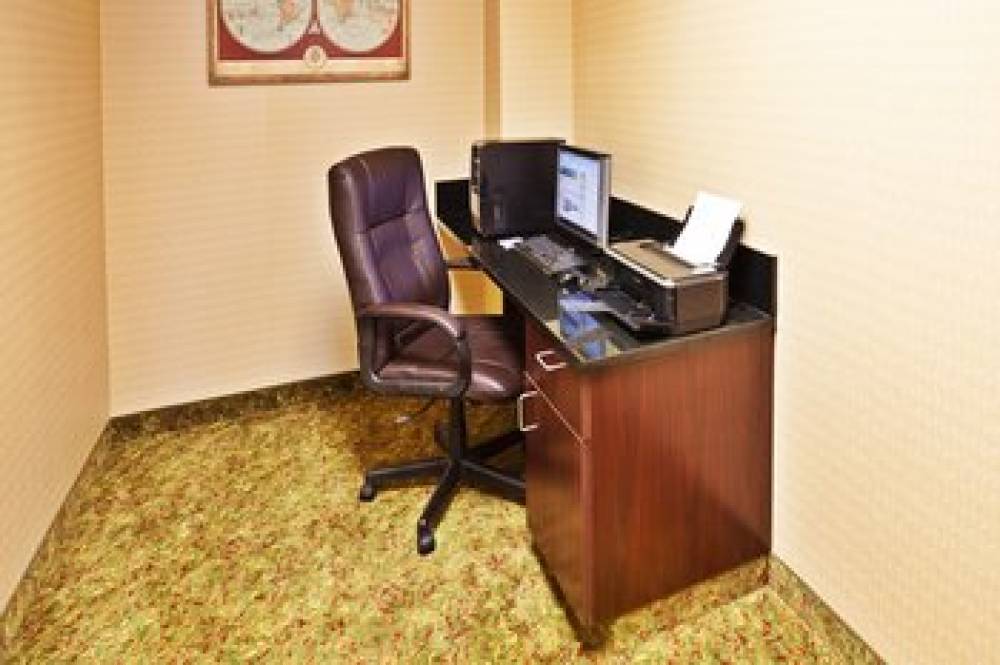 Holiday Inn Express & Suites PERRY 2