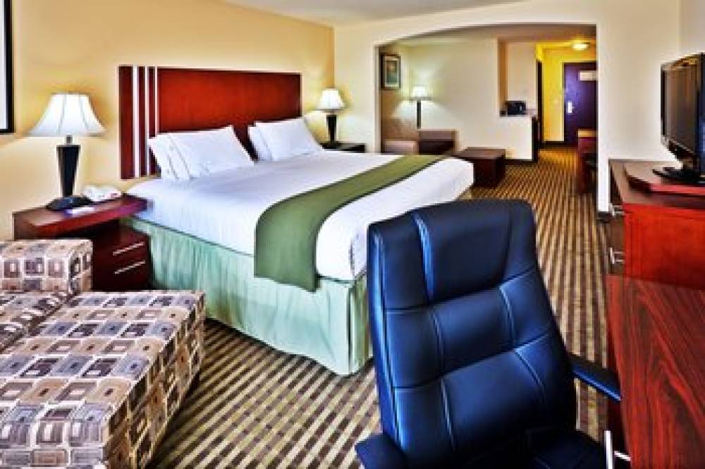 Holiday Inn Express & Suites PERRY 10