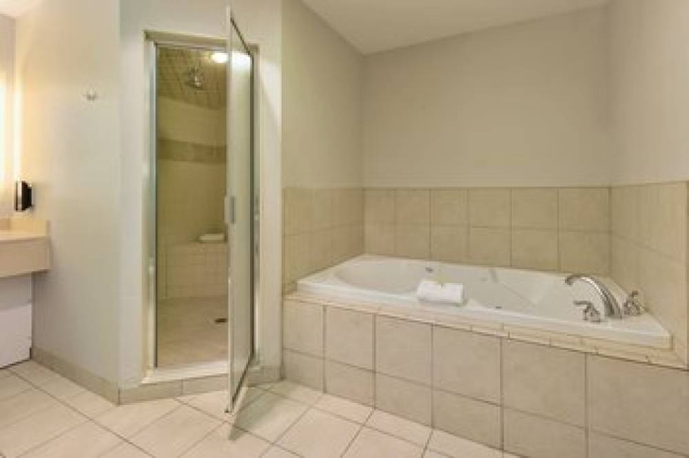 Holiday Inn Express & Suites PETOSKEY 3