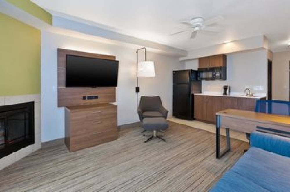 Holiday Inn Express & Suites PETOSKEY 5