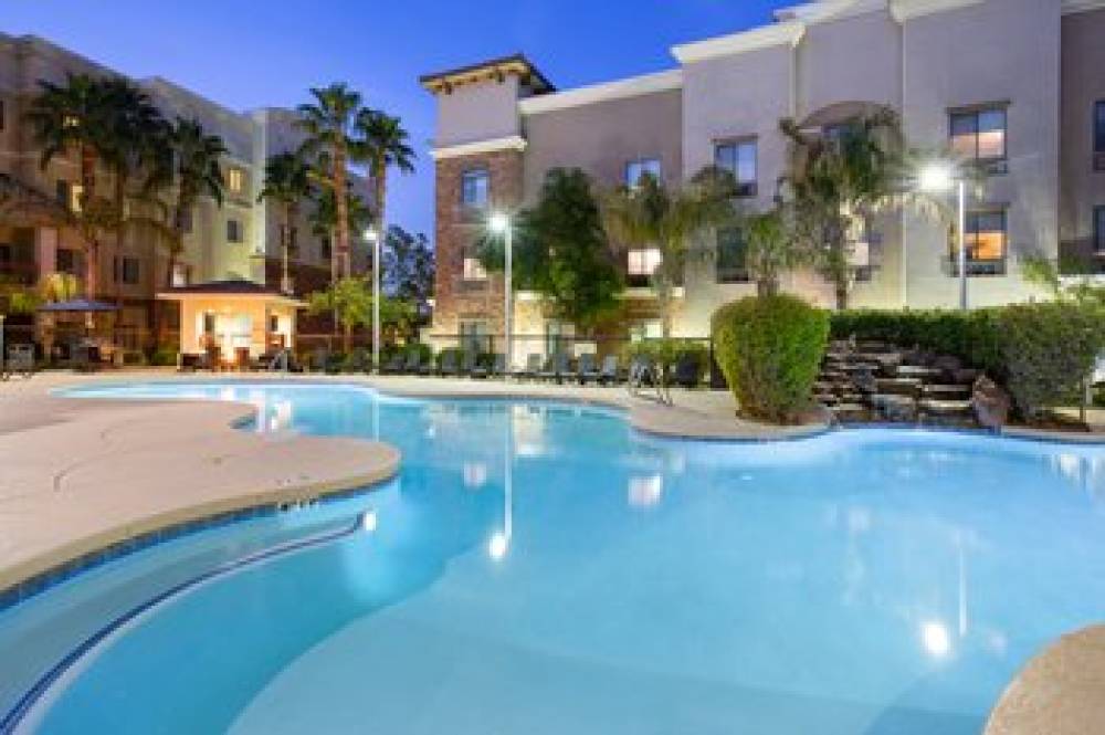 Holiday Inn Express & Suites PHOENIX - GLENDALE SPORTS DIST 7