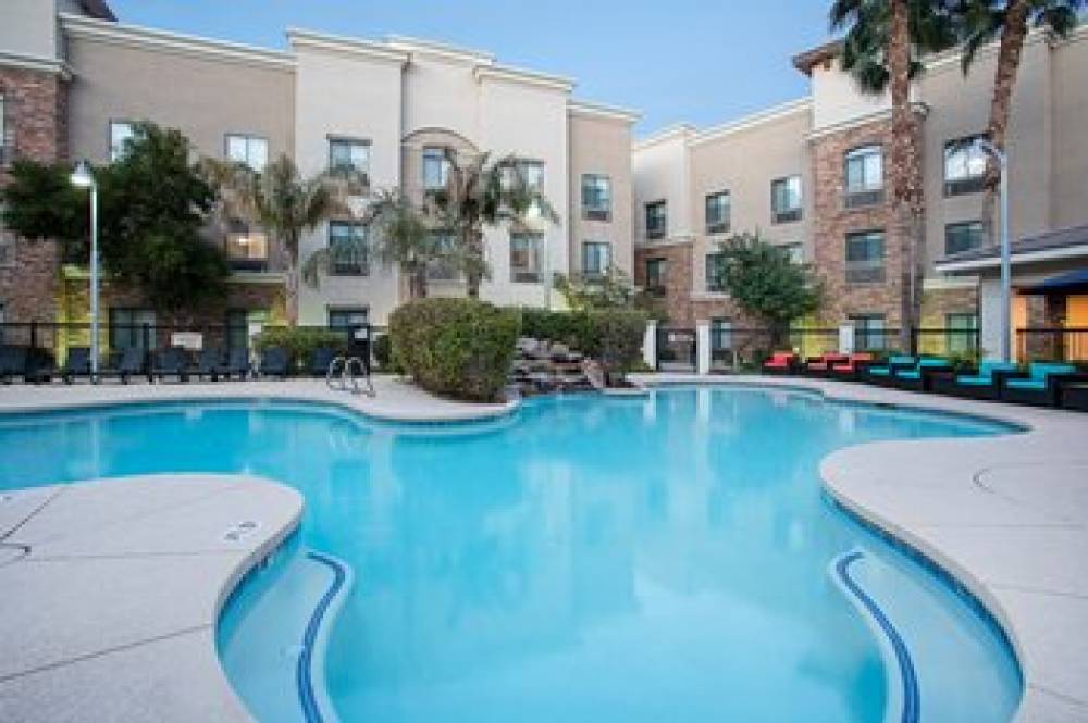 Holiday Inn Express & Suites PHOENIX - GLENDALE SPORTS DIST 3