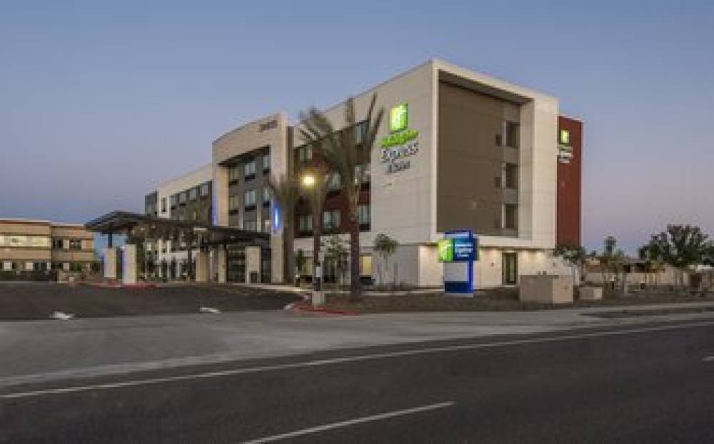 Holiday Inn Express & Suites Phoenix North Happy Valley