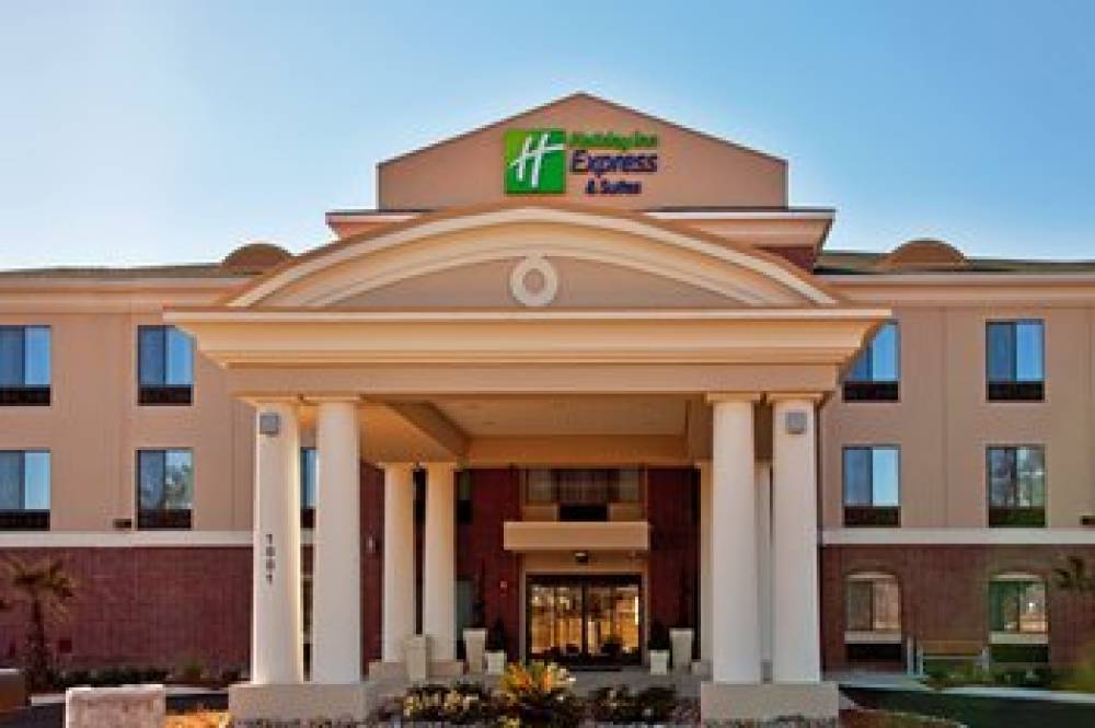 Holiday Inn Express & Suites PICAYUNE-STENNIS SPACE CNTR.  3