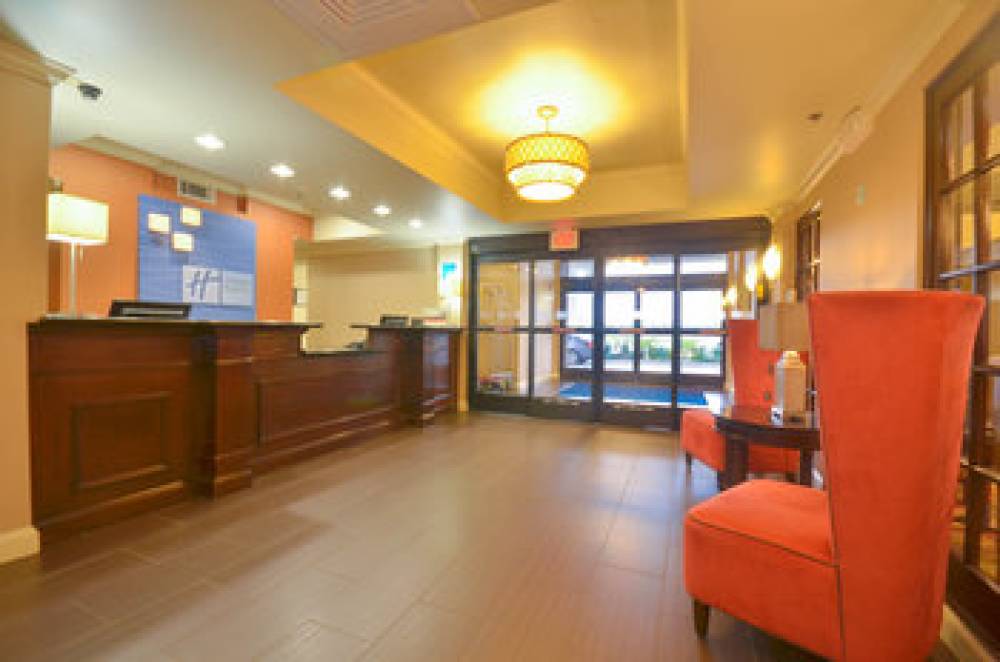 Holiday Inn Express & Suites PINE BLUFF/PINES MALL 5