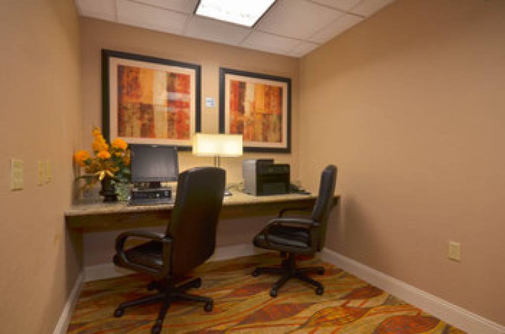 Holiday Inn Express & Suites PINE BLUFF/PINES MALL 9