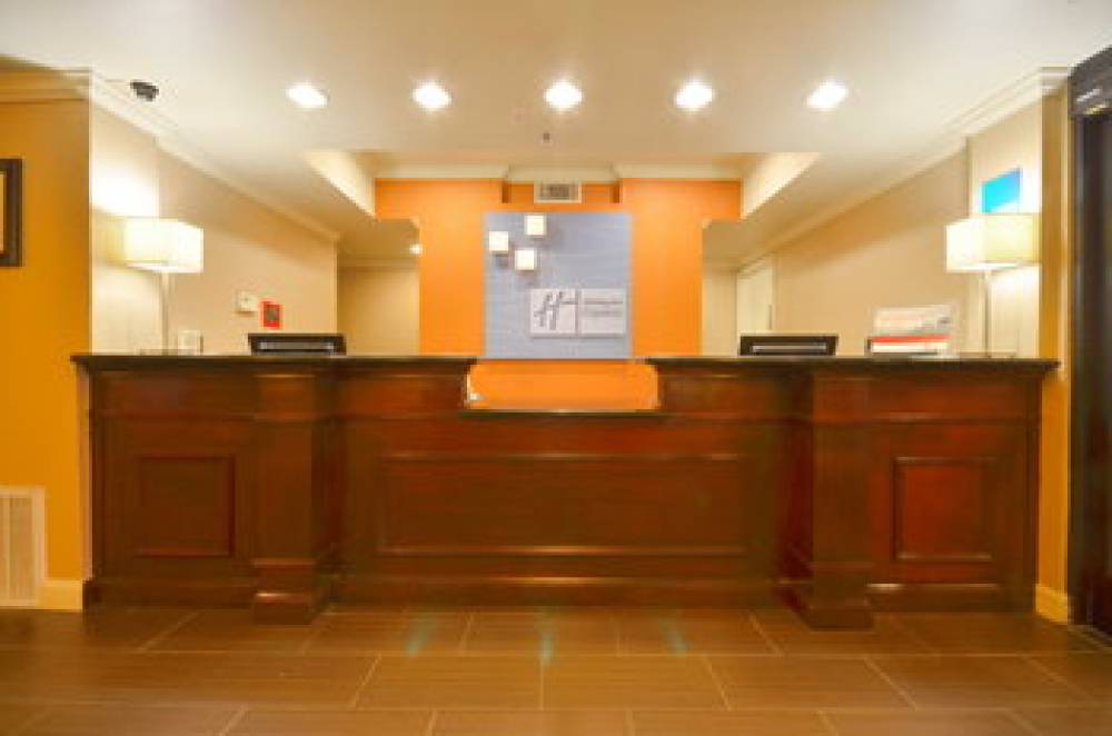 Holiday Inn Express & Suites PINE BLUFF/PINES MALL 7