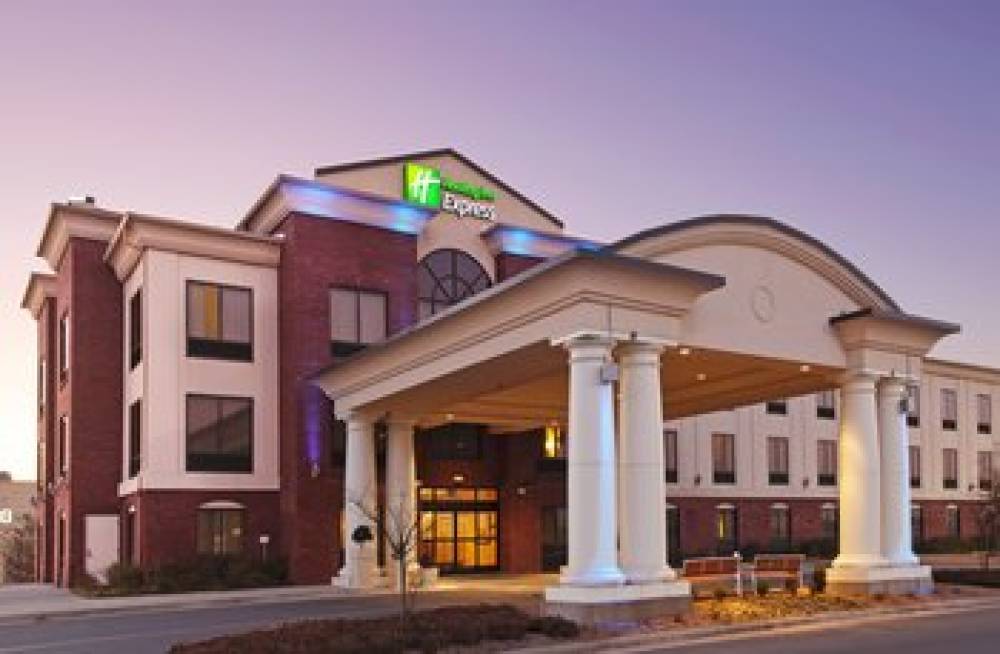 Holiday Inn Express & Suites PINE BLUFF/PINES MALL 1