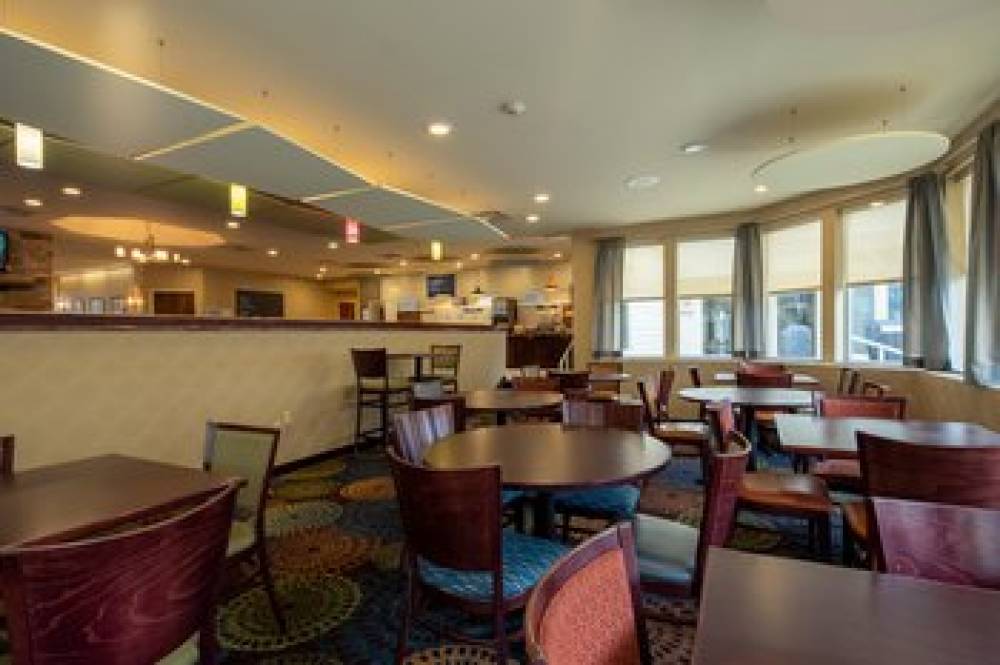 Holiday Inn Express & Suites PITTSBURGH AIRPORT 10