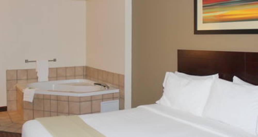 Holiday Inn Express & Suites PLAINVIEW 6