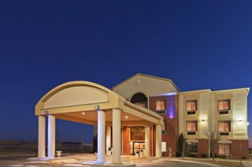 Holiday Inn Express & Suites Plainview