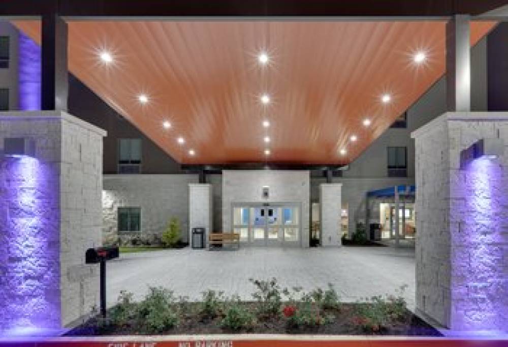 Holiday Inn Express & Suites PLANO - THE COLONY 6