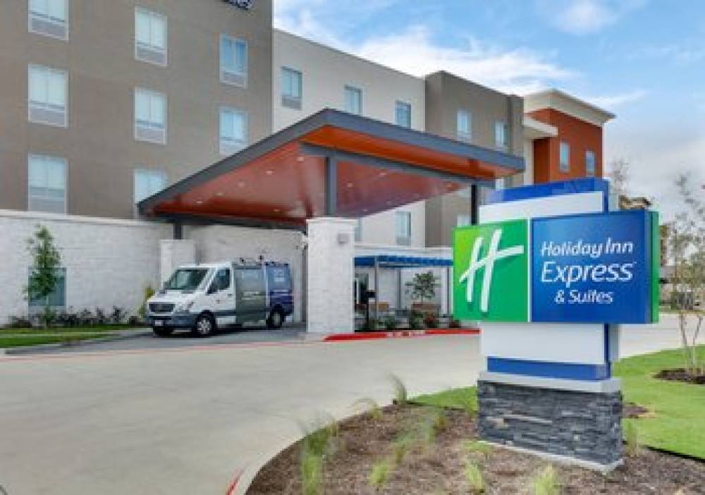 Holiday Inn Express & Suites PLANO - THE COLONY 5