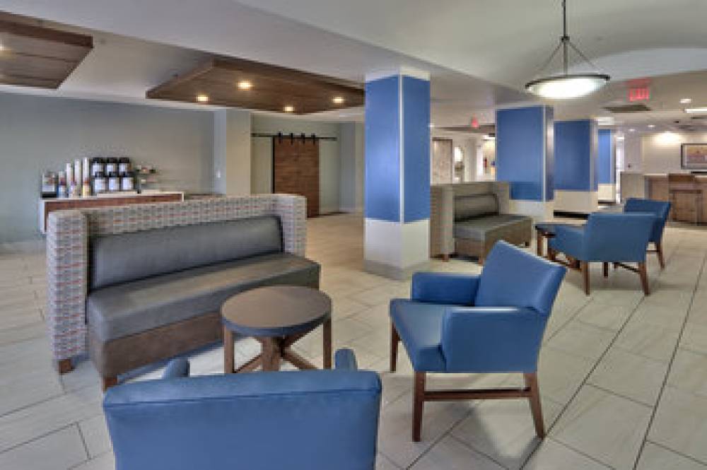 Holiday Inn Express & Suites PORTALES 5