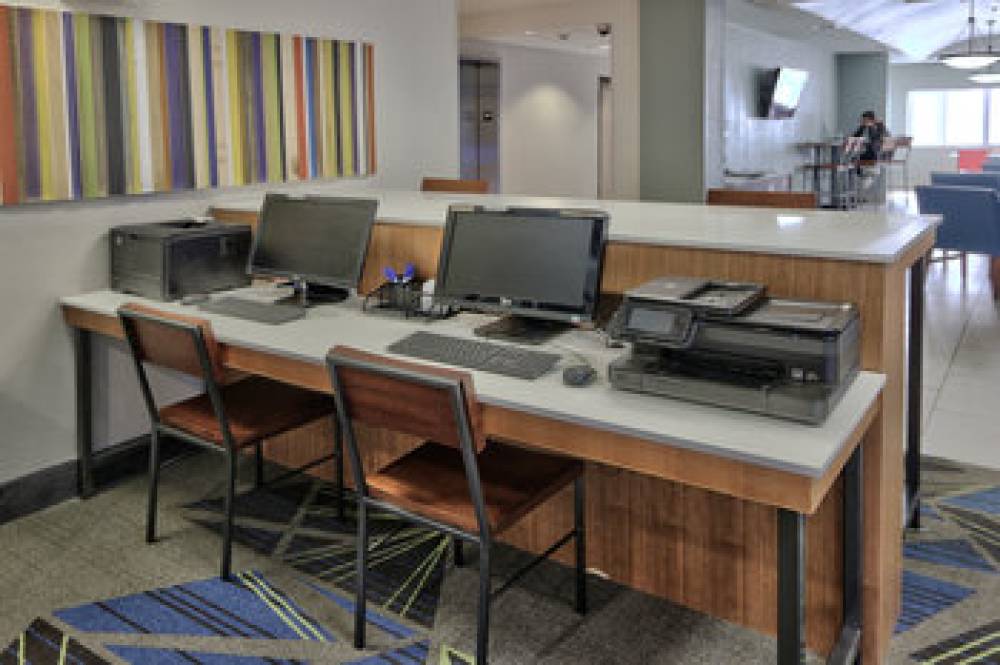 Holiday Inn Express & Suites PORTALES 3