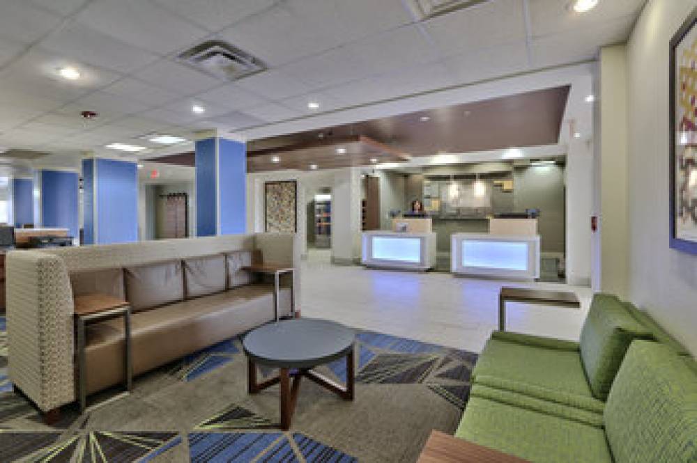 Holiday Inn Express & Suites PORTALES 8