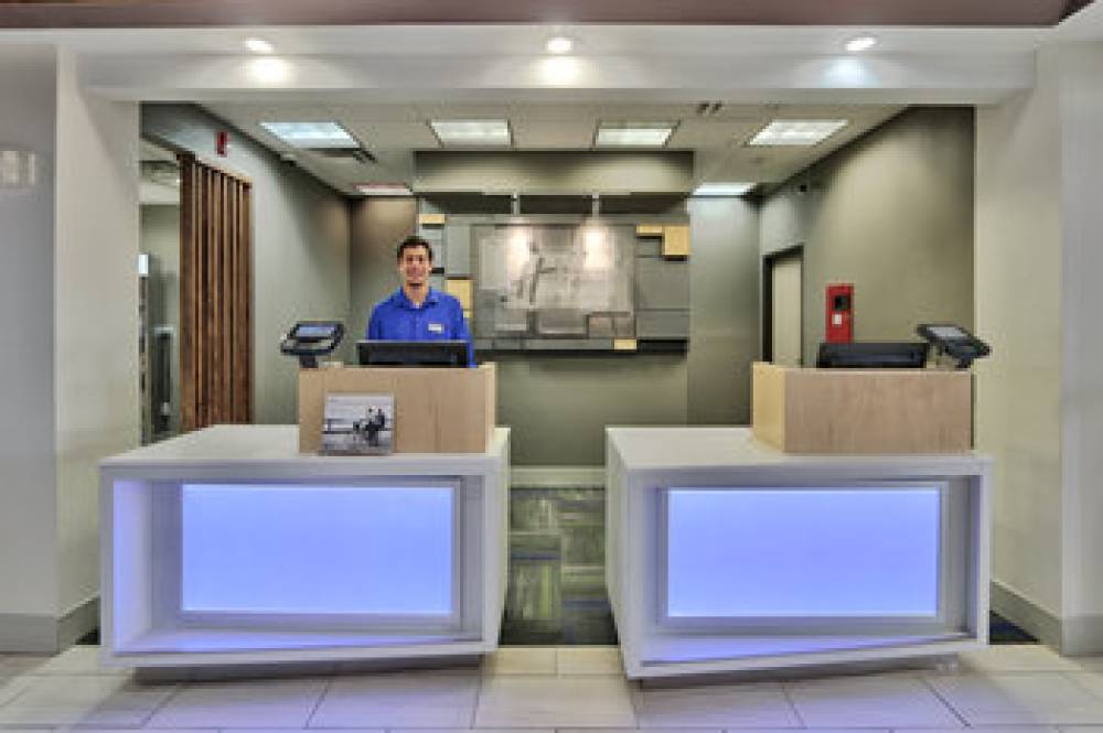 Holiday Inn Express & Suites PORTALES 7