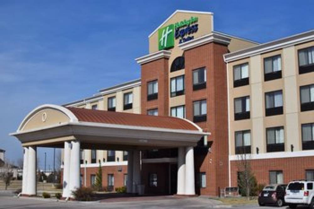 Holiday Inn Express & Suites PRATT 1