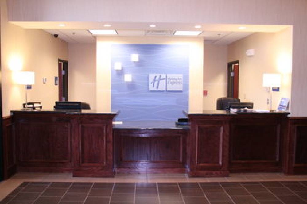 Holiday Inn Express & Suites PRATT 3