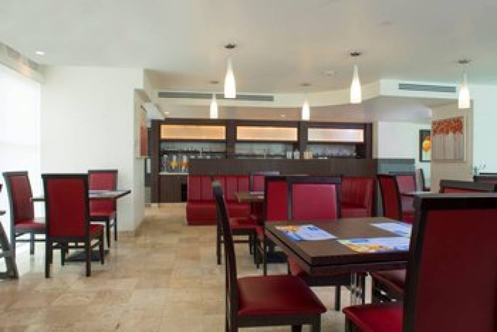 Holiday Inn Express & Suites QUERETARO  8