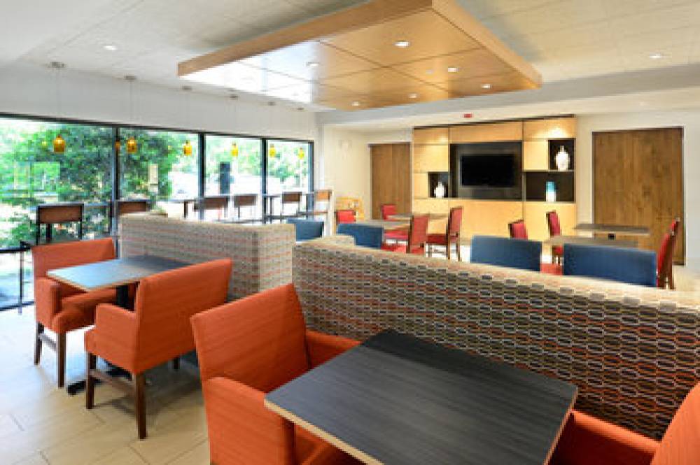 Holiday Inn Express & Suites RALEIGH DURHAM AIRPORT AT RTP 8