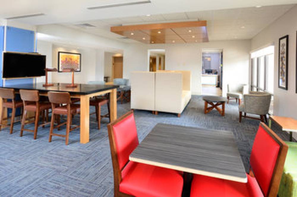 Holiday Inn Express & Suites RALEIGH DURHAM AIRPORT AT RTP 7