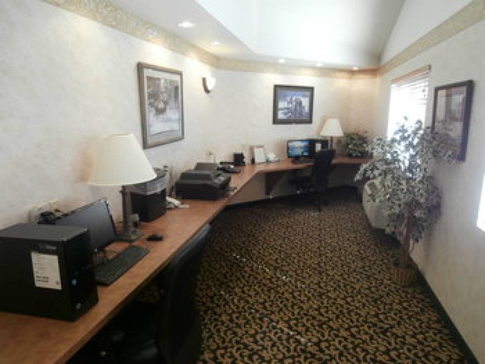 Holiday Inn Express & Suites RATON 3