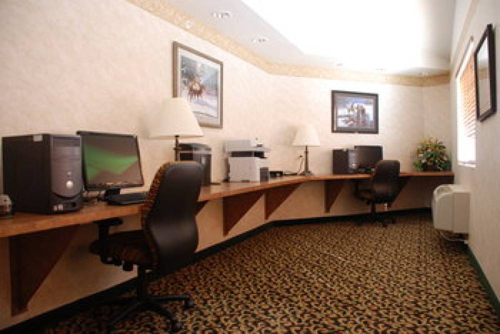 Holiday Inn Express & Suites RATON 4