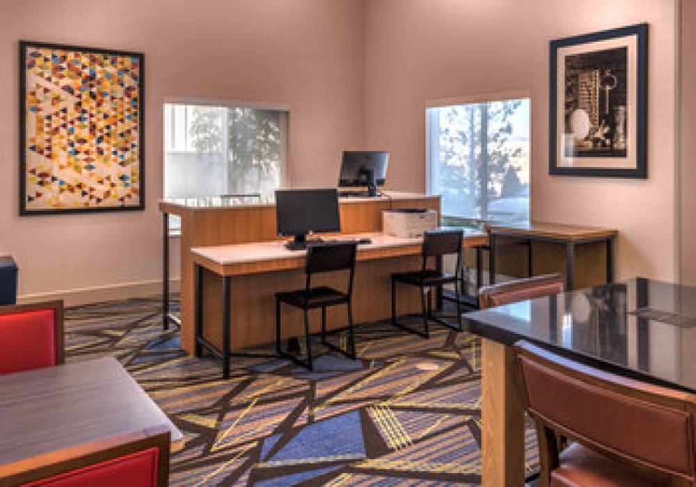 Holiday Inn Express & Suites RENO AIRPORT 4