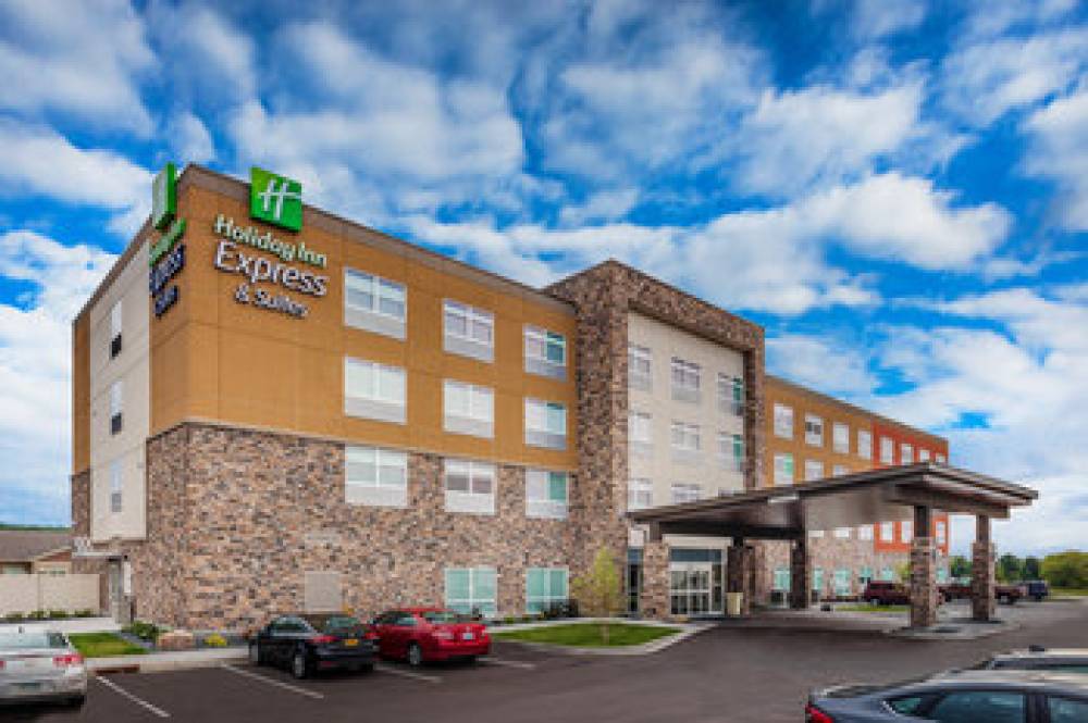 Holiday Inn Express & Suites RICE LAKE 1