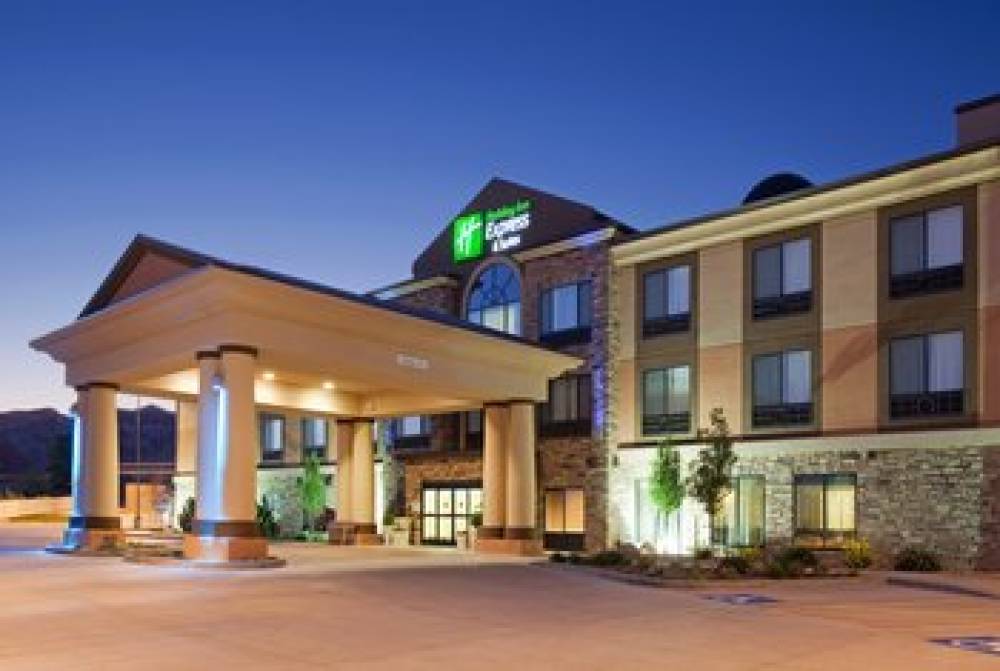 Holiday Inn Express & Suites RICHFIELD 4