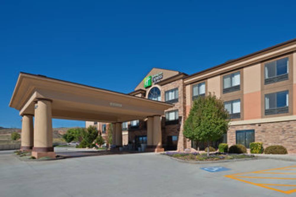 Holiday Inn Express & Suites RICHFIELD 2