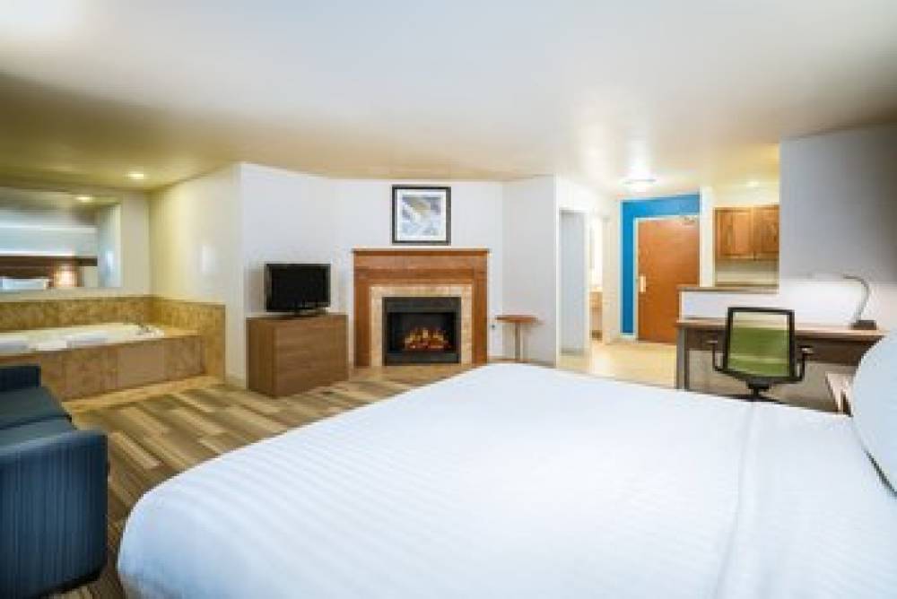 Holiday Inn Express & Suites ROCKY MOUNT/SMITH MTN LAKE 9