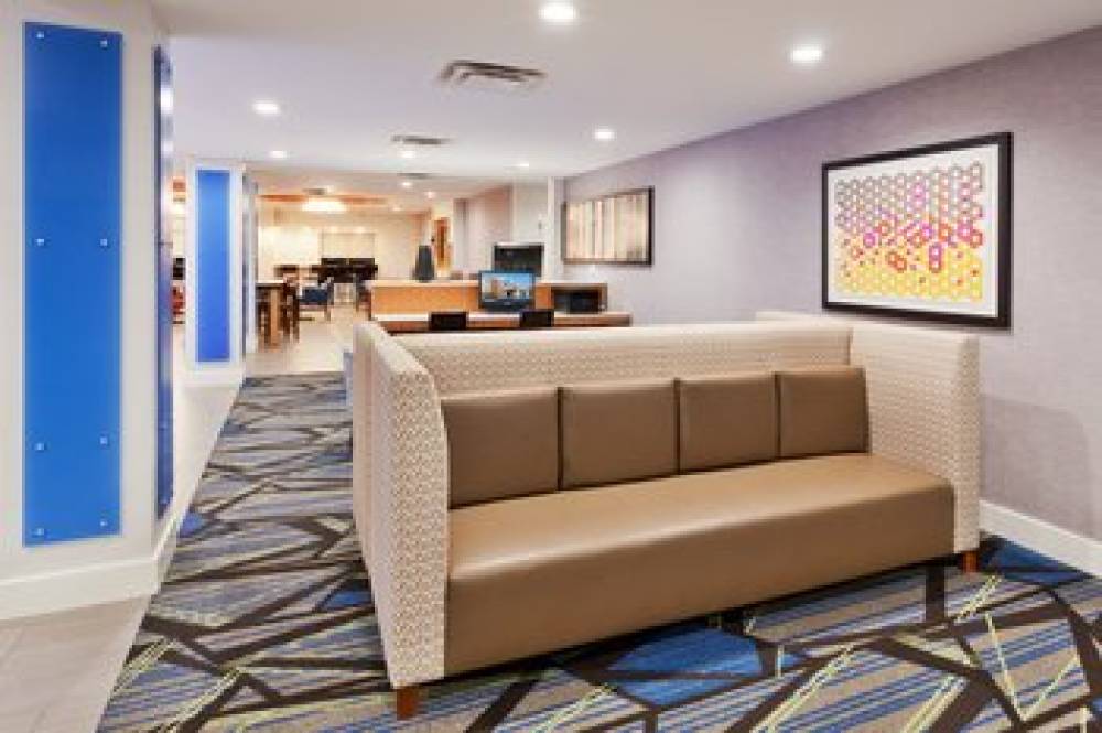 Holiday Inn Express & Suites ROME 8