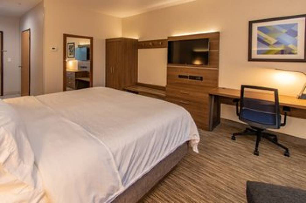 Holiday Inn Express & Suites ROSEVILLE - GALLERIA AREA 4