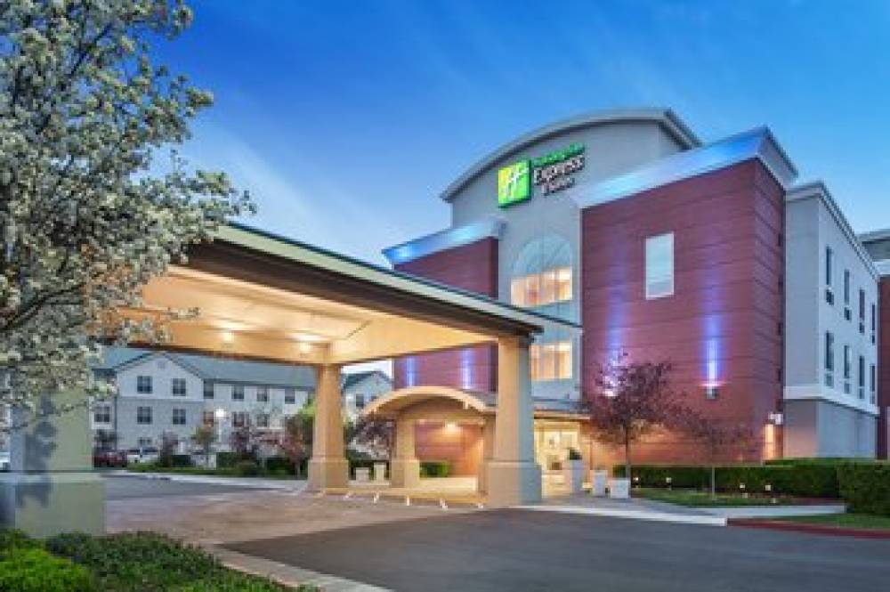 Holiday Inn Express & Suites SACRAMENTO AIRPORT NATOMAS 1