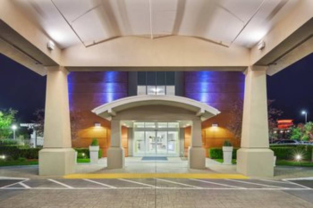 Holiday Inn Express & Suites Sacramento Airport Natomas