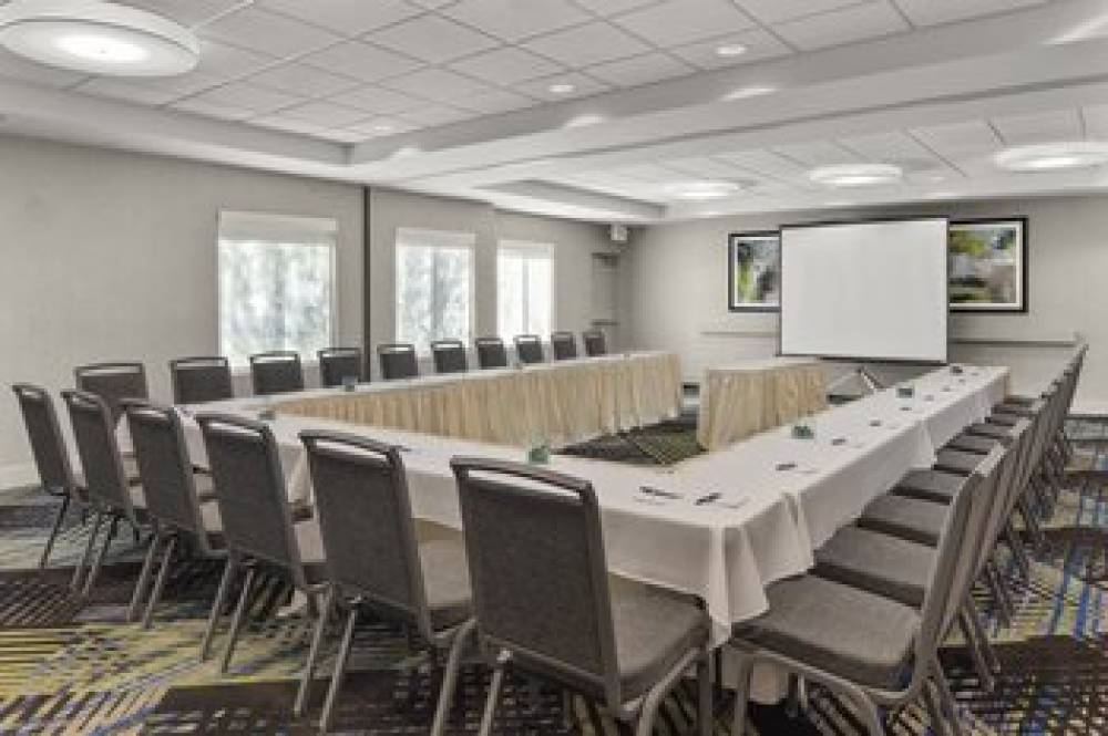 Holiday Inn Express & Suites SACRAMENTO AIRPORT NATOMAS 3