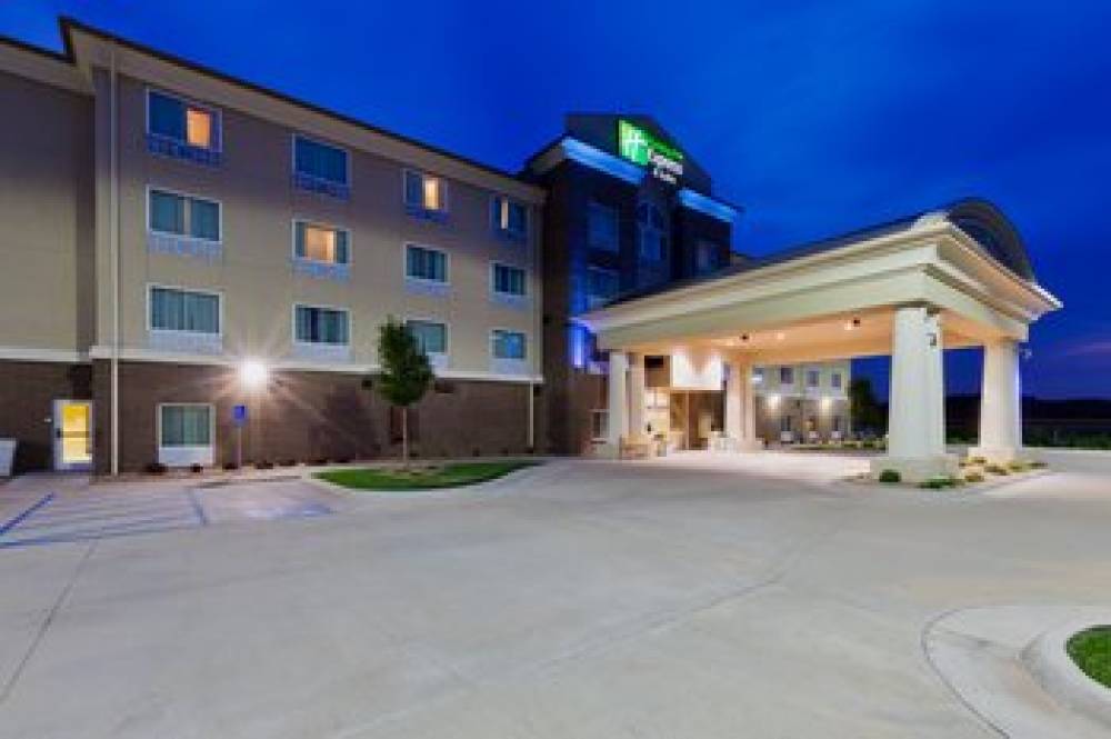 Holiday Inn Express & Suites SALINA 1