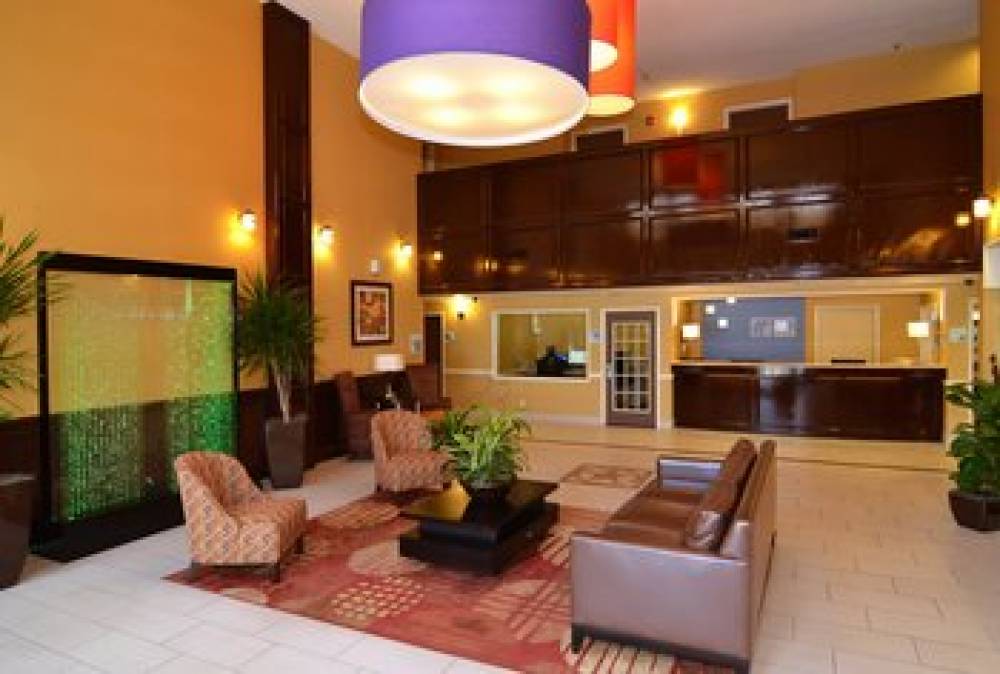 Holiday Inn Express & Suites SAN ANTONIO-AIRPORT NORTH 2