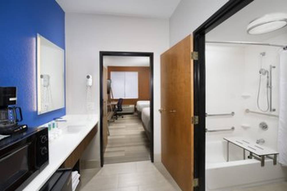 Holiday Inn Express & Suites SAN ANTONIO-DTWN MARKET AREA 9